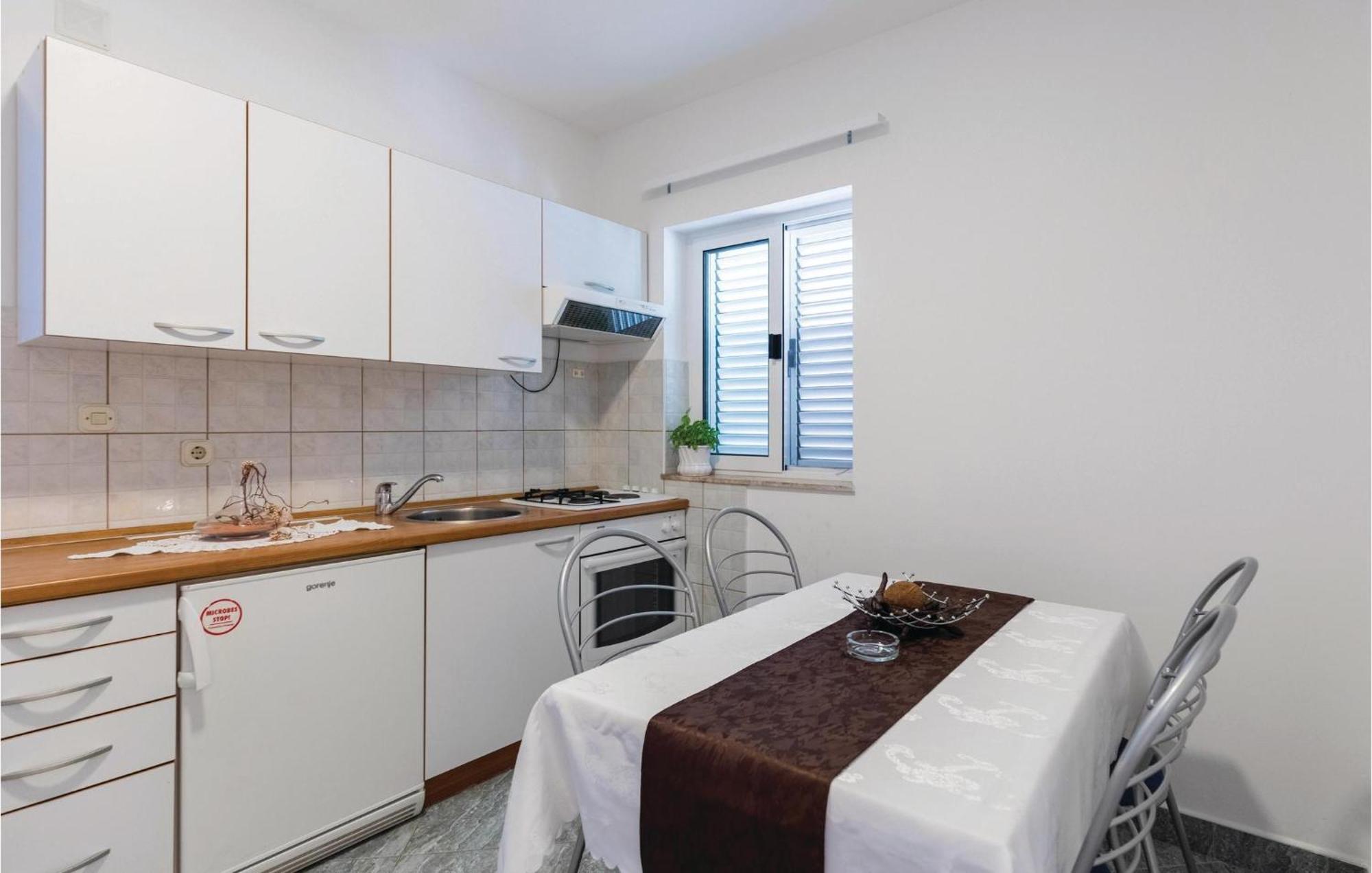 Awesome Apartment In Duba With Wifi Buitenkant foto