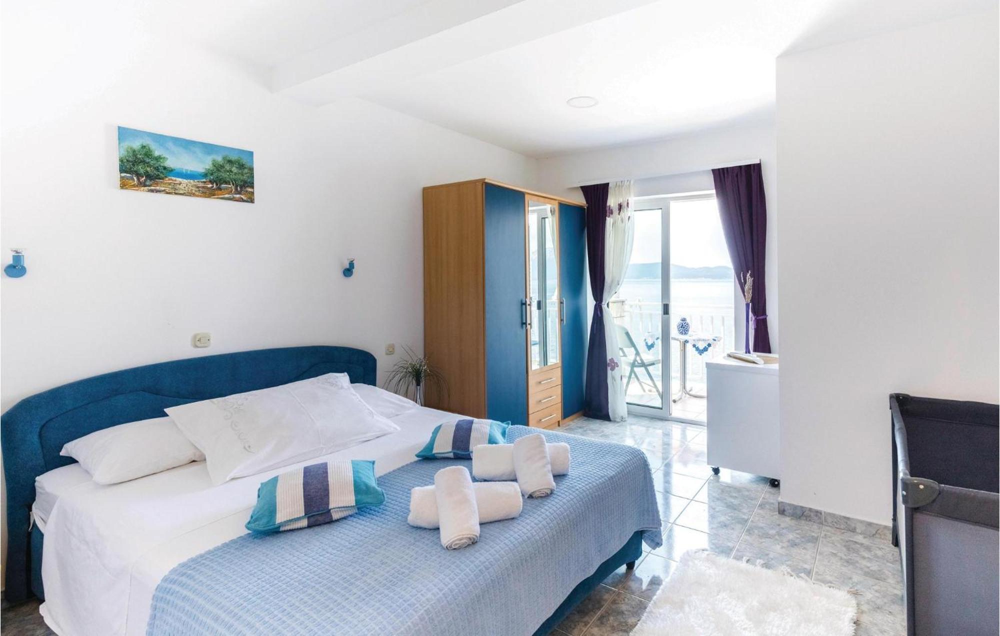 Awesome Apartment In Duba With Wifi Buitenkant foto