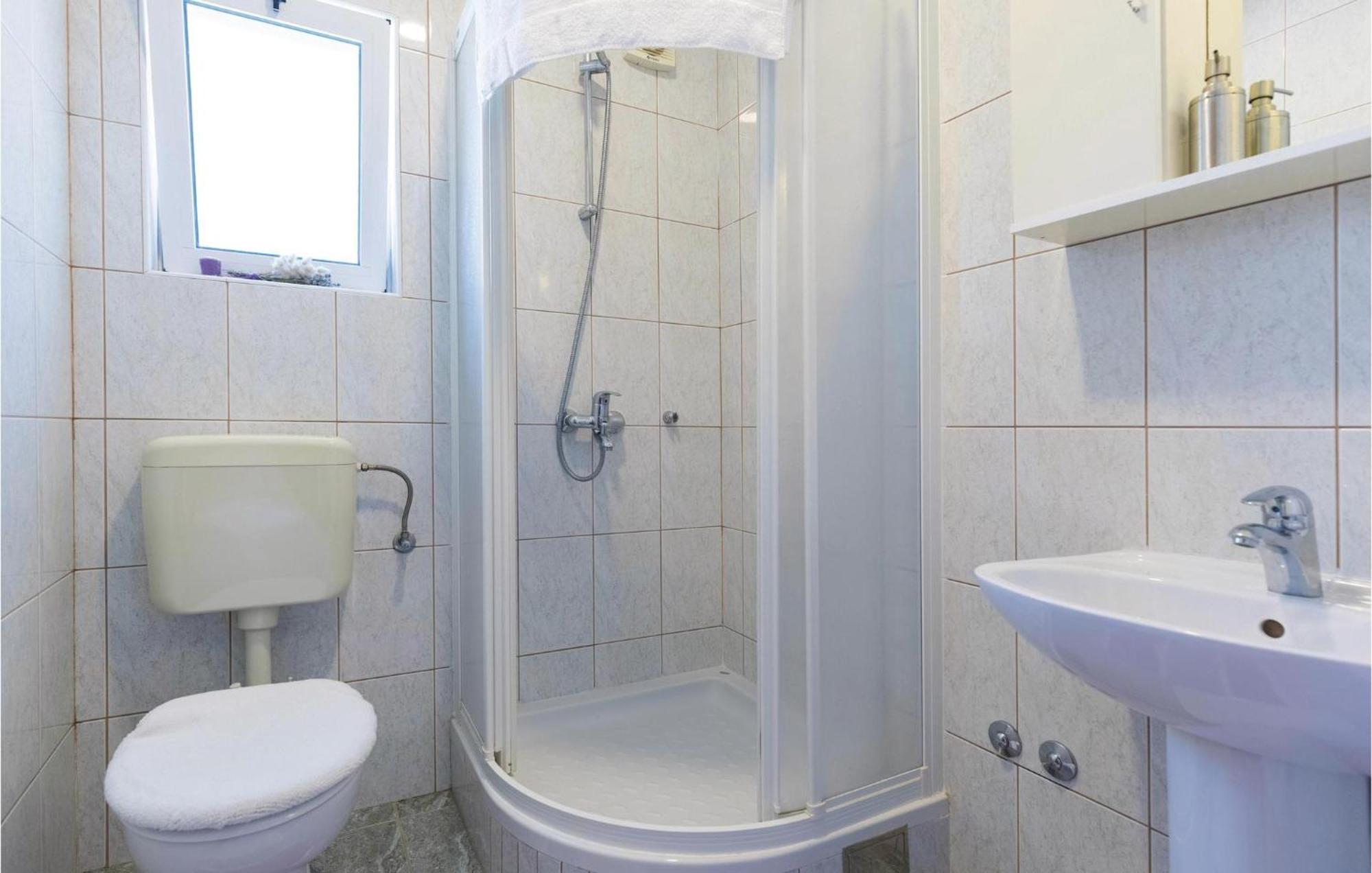 Awesome Apartment In Duba With Wifi Buitenkant foto