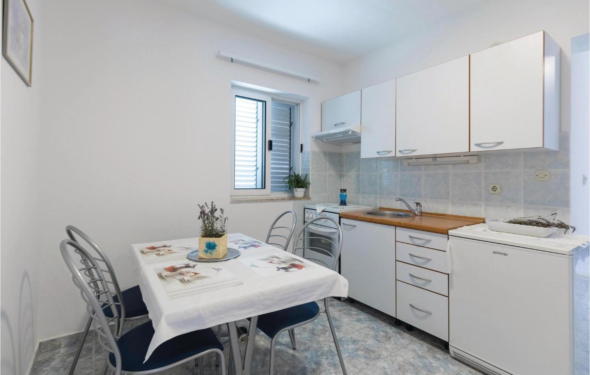 Awesome Apartment In Duba With Wifi Buitenkant foto