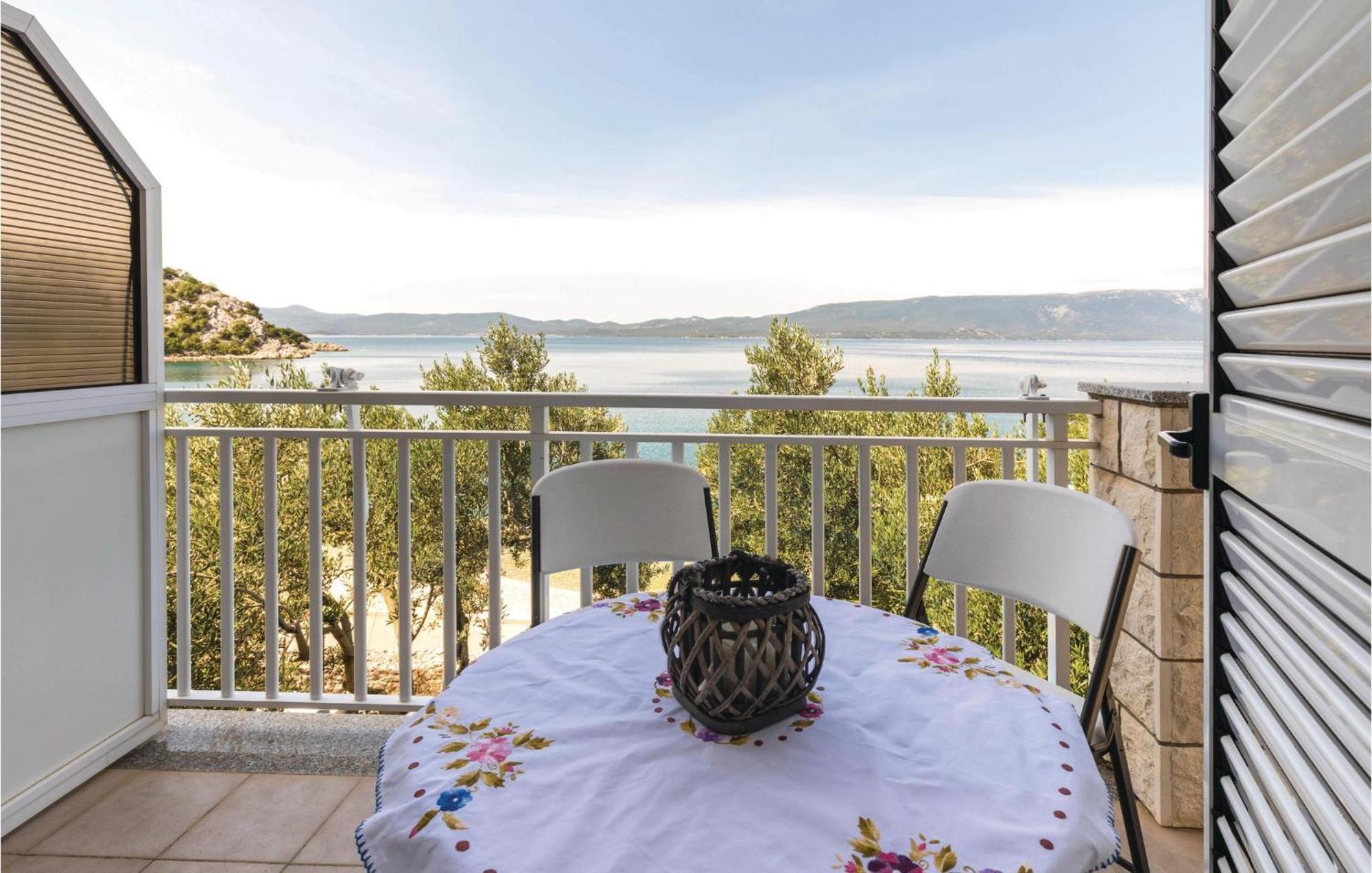 Awesome Apartment In Duba With Wifi Buitenkant foto